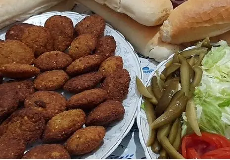 آموزش آشپزی؛ چکار کنیم تا فلافل خشک یا خمیر نشه؟