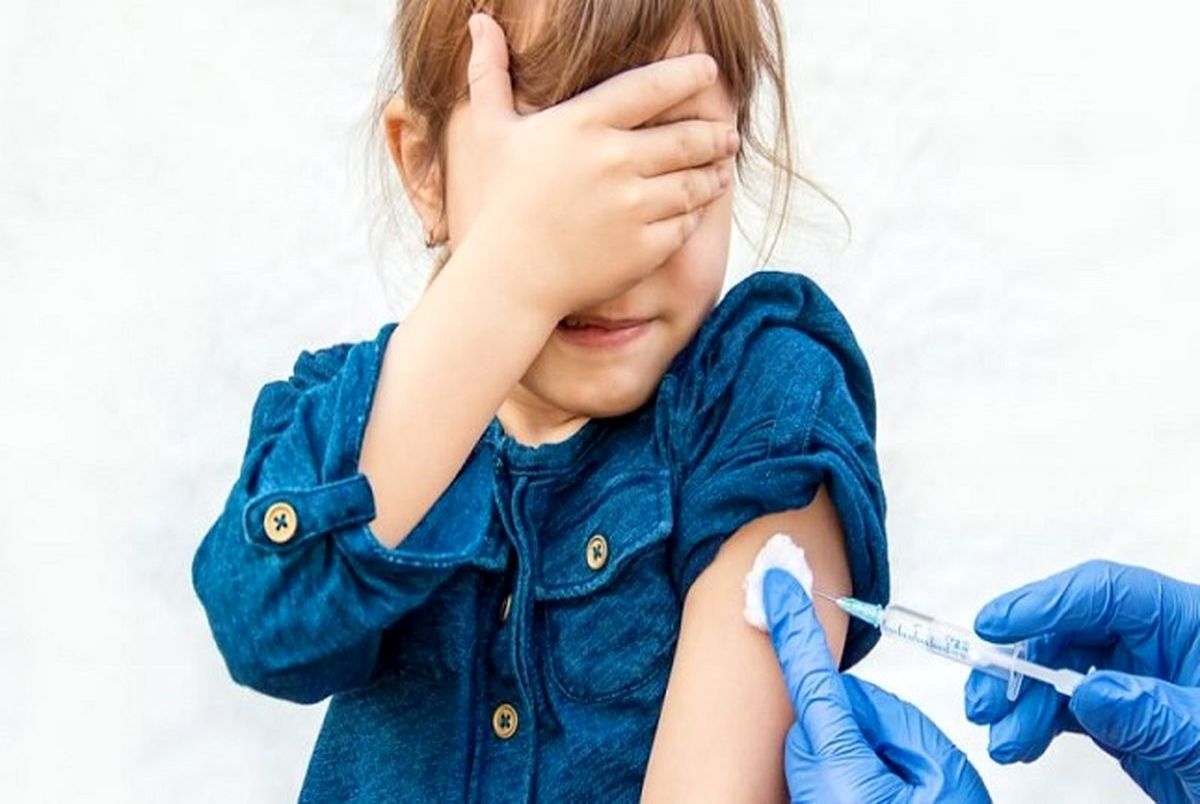 تزریق واکسن به کودکان