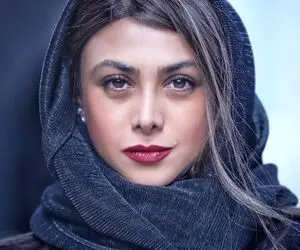 آواز معروفا؛ اجرای زیبای آزاده صمدی و بازیگرا که شیک و تر تمیز وایسادن چاوشی میخونن