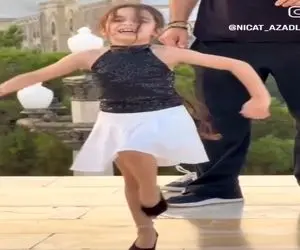 آواز شاد؛ دختربچه به قدری زیبا آذری رقصید که اون یکی دختر کوچولوی بلا بهش حسودیش شده 