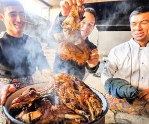 غذای ازبکی؛ ببینید بره رو چجور تو سایزهای بزرگ اونم تو تنور برشته و بریان می کنن