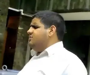 آواز بهشتی؛ پسر نابینا تو بانک در هوس خیال او میخونه همه کارو ول کردن فقط سرتاپا گوشن