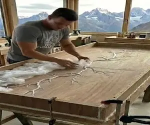 معماری خلاقانه؛ میز رعد و برقی الکتریسته دار ساختن غذا میخورن غرش میکنه