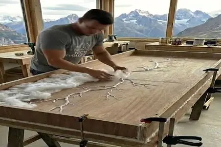 معماری خلاقانه؛ میز رعد و برقی الکتریسته دار ساختن غذا میخورن غرش میکنه