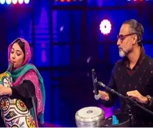 آواز شاد/ محسن شریفیان رو با دخترش سوپرایز کردن با هم آهنگ جنوبی با نی انبان میزنن