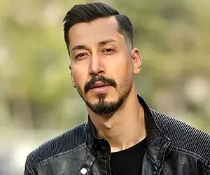 آواز شاد؛ بهرام افشاری تو میدان آزادی چه رقص و بزن و بکوبی راه انداخته!