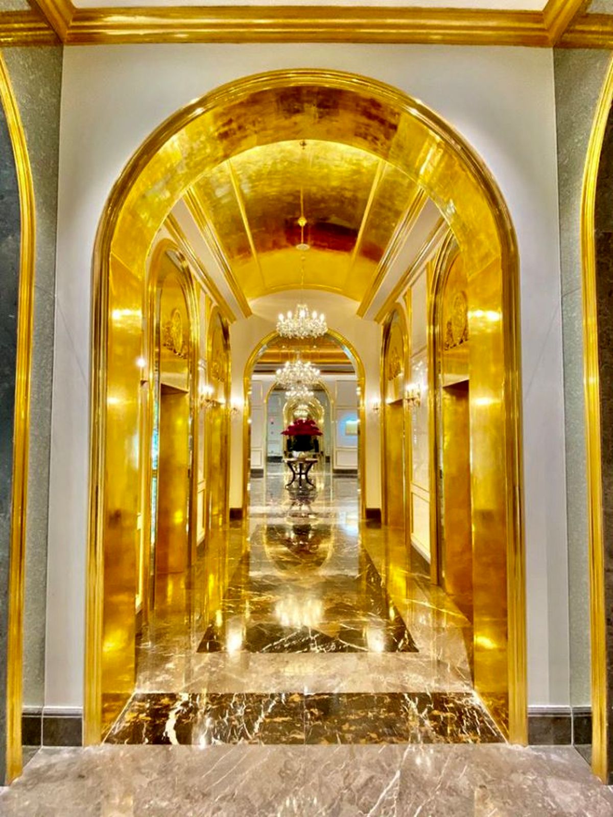 (عکس) هتل طلایی جهان؛ توالت و دوش حمام از طلای 24 عیار!
