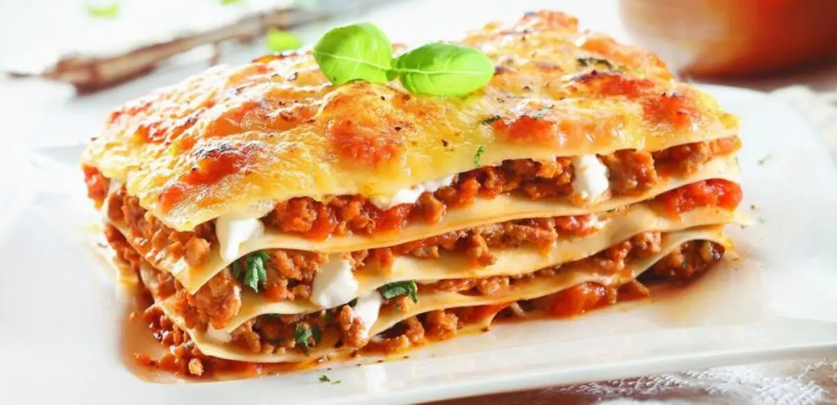 طرز تهیه لازانیا قارچ و گوشت خوشمزه با سس مخصوص