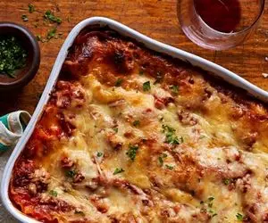 طرز تهیه لازانیا قارچ و گوشت خوشمزه با سس مخصوص