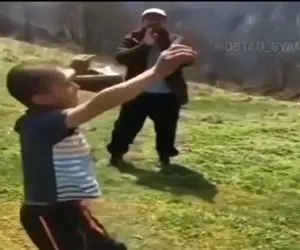 آواز محلی؛ پسر بچه جلو پدرش با آهنگ محلی ترکی رقصید که پدرشم جوگیر شد اومد وسط