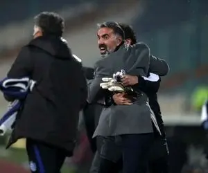 فکری در ساختمان باشگاه استقلال حاضر شد