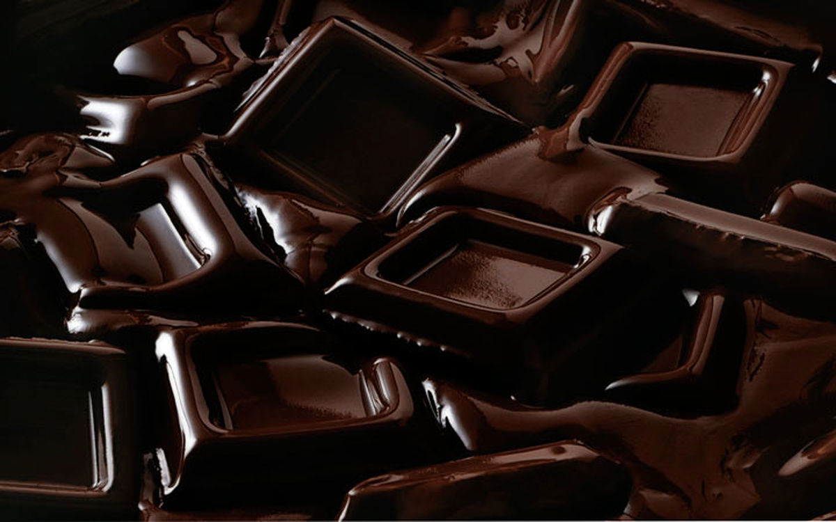 12 خوراکی که خواب شما را مختل می‌کند - شکلات تلخ