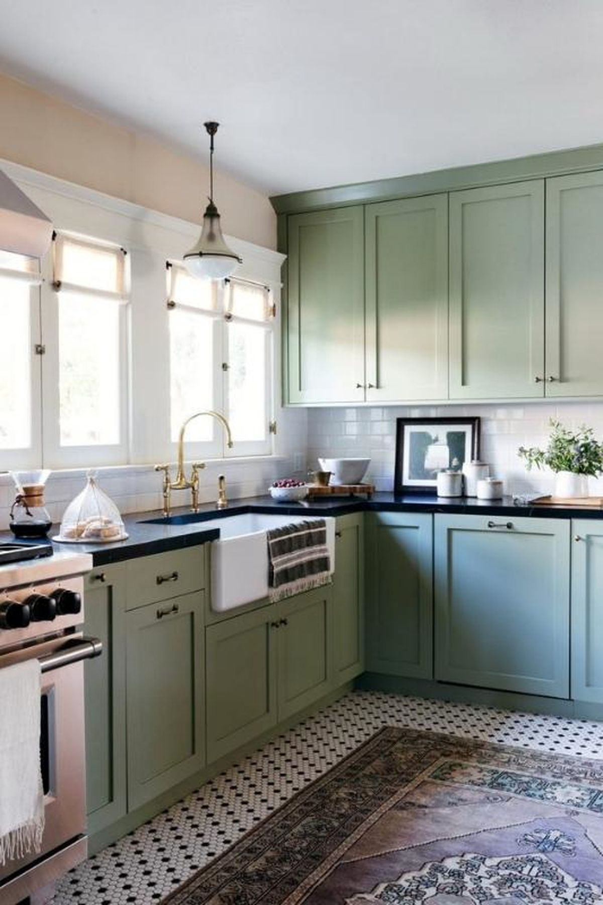 Sage-Green-Beige-Colour-Schemes-for-Kitchens-with-Dark-Cabinets