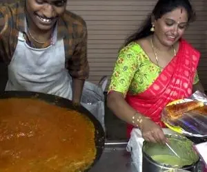 غذای خیابانی؛ وقتی همه آقایون واسه دستپخت این خانوم خوش لباس کنار جاده تو صف هستن