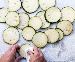 ترفندهای خانه داری؛ چجوری تلخی بادمجان را بگیریم؟