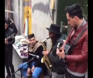 آواز خیابانی؛ این اکیپ چه دلنشین آهنگ نگران منی مرتضی پاشایی رو تو برف و بارون میخونن