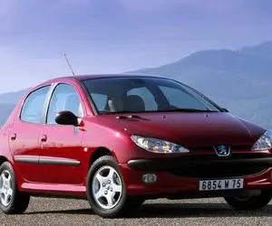 رصد بازار خودروهای داخلی؛ خودرو در سراشیبی افت قیمت؟