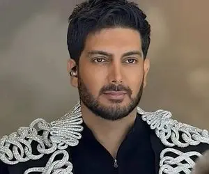 آواز احساسی؛ طرف آهنگ فرزاد فرزینو پیشش خوند فرزاد که ادامش داد اعتماد به نفس پسر رفت