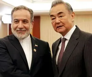 رایزنی عراقچی با وزیرخارجه چین درباره تحولات منطقه و پرونده هسته‌ای