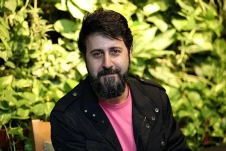 آواز شادانه؛ هومن حاجی عبداللهی با چنگال به صنعت موسیقی خارجیا حمله کرد