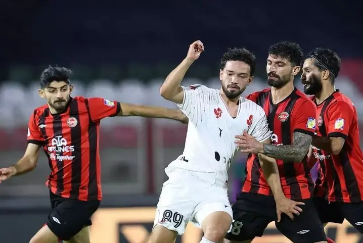 مدافع هزار میلیاردی پرسپولیس فعلا چسبید به نیمکت