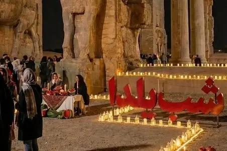 آواز اصیل؛ ترانه و دیزاین قشنگ شب چله تو تخت جمشید که مردممون حسابی ذوق زده شدن