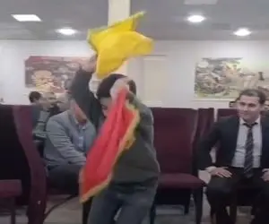 آواز محلی؛ پسرک نیم وجبی نیم قلمی چه سرخوش با آهنگ کردی میرقصه فقط شاباش های تو جیبش