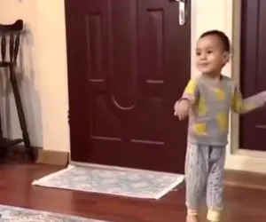 آواز شادونه؛ بچه زبل معلوم نیس کی رقص یاد گرفته اومد وسط مامان خودش متعجبه از کاراش
