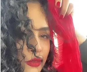 تیپ قرمز و البته کم حجاب ملیکا شریفی نیا!