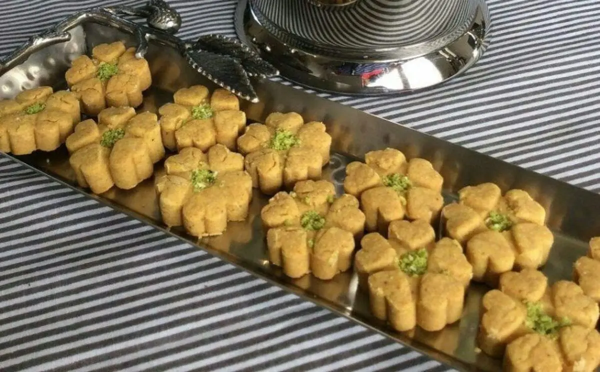طرز تهیه شیرینی نخودچی خانگی؛ از شیرینی های مخصوص عید نوروز