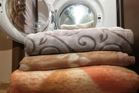 خونه تکونی عید؛ نحوه شستن پتو با ماشین لباسشویی و انتخاب برنامه مناسب
