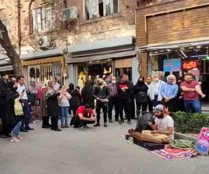 آواز خیابانی؛ ببینید اجرای آهنگ گیلانی آها بوگو با سنتور پسر معلول رو چه به وجد آورد