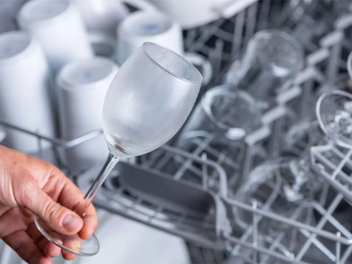 cloudy-dishes-in-dishwasher