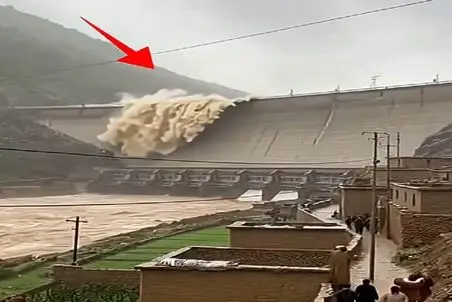 معماری طبیعت؛ آب از دیوار سد سرریز شد تو شهر قیامت شد