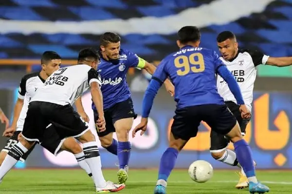 بازی استقلال - هوادار