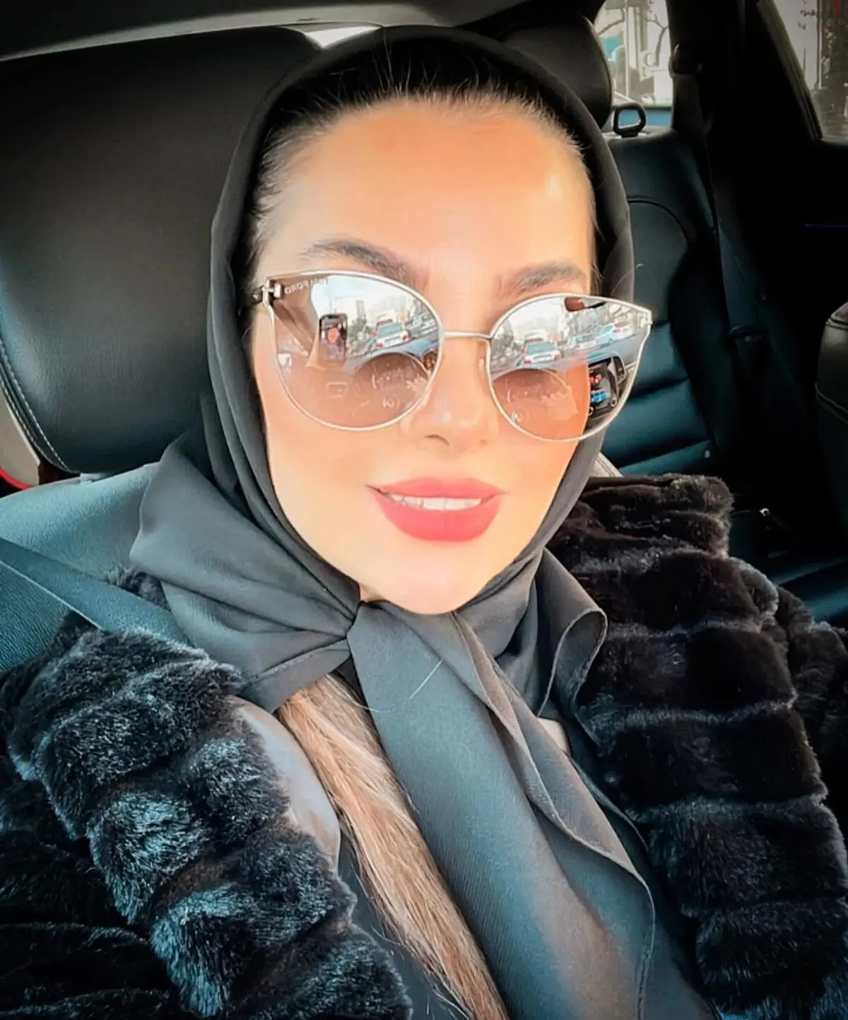 مونا