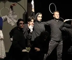 آواز بندری؛ بازیگرا کورس رقص انداختن با آهنگ بندری هنرنمایی میکنن رقص ممنوعه هارو