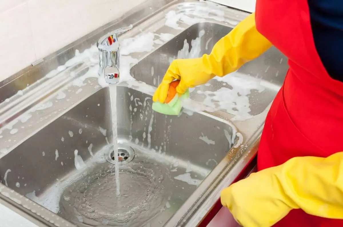 Polishing-the-sink-2alborzmarkazi.com_-1024x680