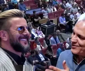 صحنه ماندگار؛ مدیری شوخی شوخی امین حیایی رو ذوبید از خجالت گیر داده به موهاش جلو مردم