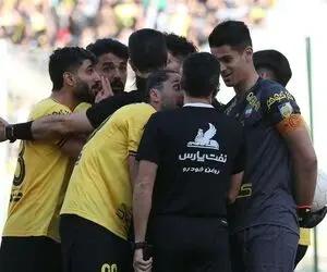 دانشگر هم باید از زمین بازی اخراج می شد؟!