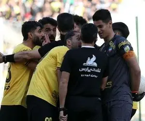 دانشگر هم باید از زمین بازی اخراج می شد؟!