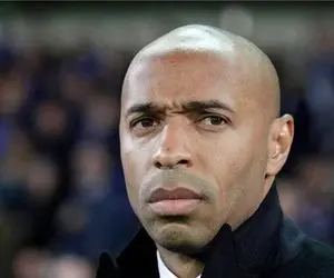 تیری آنری به چمن‌زنی ورزشگاه خانگی آرسنال هم می‌اندیشد!