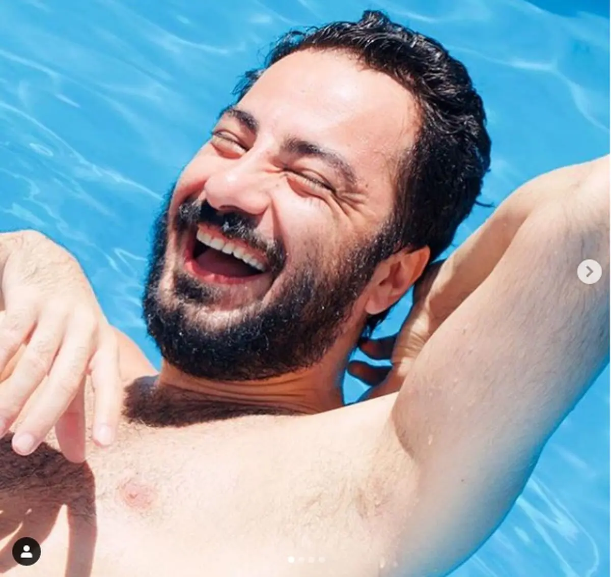 (عکس) ماجرای فیلم و تصاویر جنجالی نوید محمدزاده و پژمان بازغی کنار ساحل