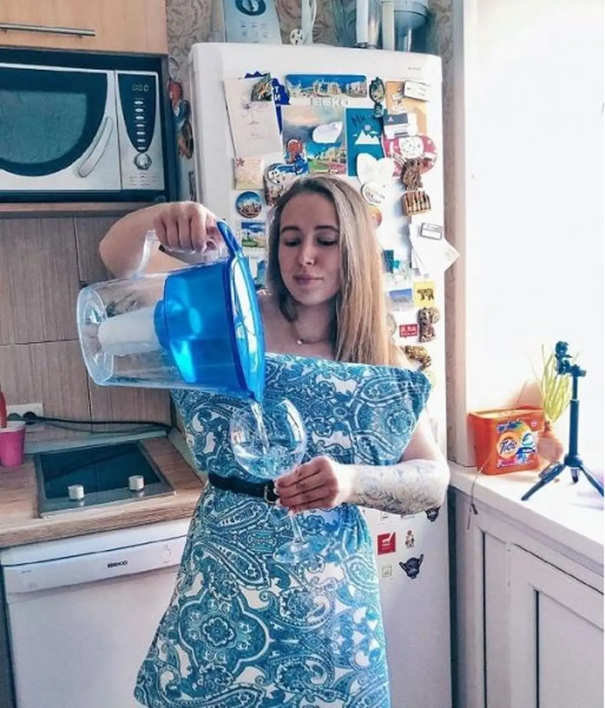 (عکس) ماجرای چالش عجیب بالش و کنایه خانم بازیگر به صداوسیما
