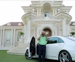 معماری خلاقانه؛ لوکیشن خوش آب و هوا و لاکچری خونه مدیری یه طرفش ویو کوهه و یه طرف شهر