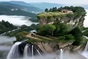 معماری خلاقانه؛ خونه و مزرعه اختصاصی ساختن بالا صخره از دور تا دورش آبشار میریزه