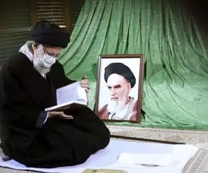 لحظه ورود رهبر معظم انقلاب به مرقد امام خمینی (ره)