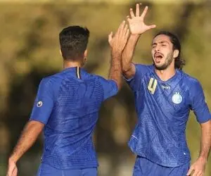 کری خوانی سیاوش یزدانی برای پرسپولیس با پرچم ژاپن