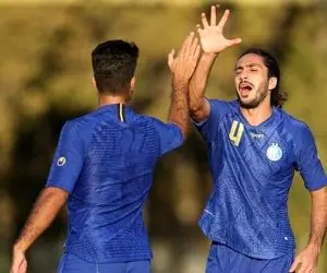 کری خوانی سیاوش یزدانی برای پرسپولیس با پرچم ژاپن