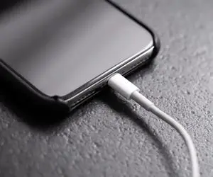 تا چند ماه دیگر آیفون مجبور به استفاده از پورت USB-C خواهد شد!